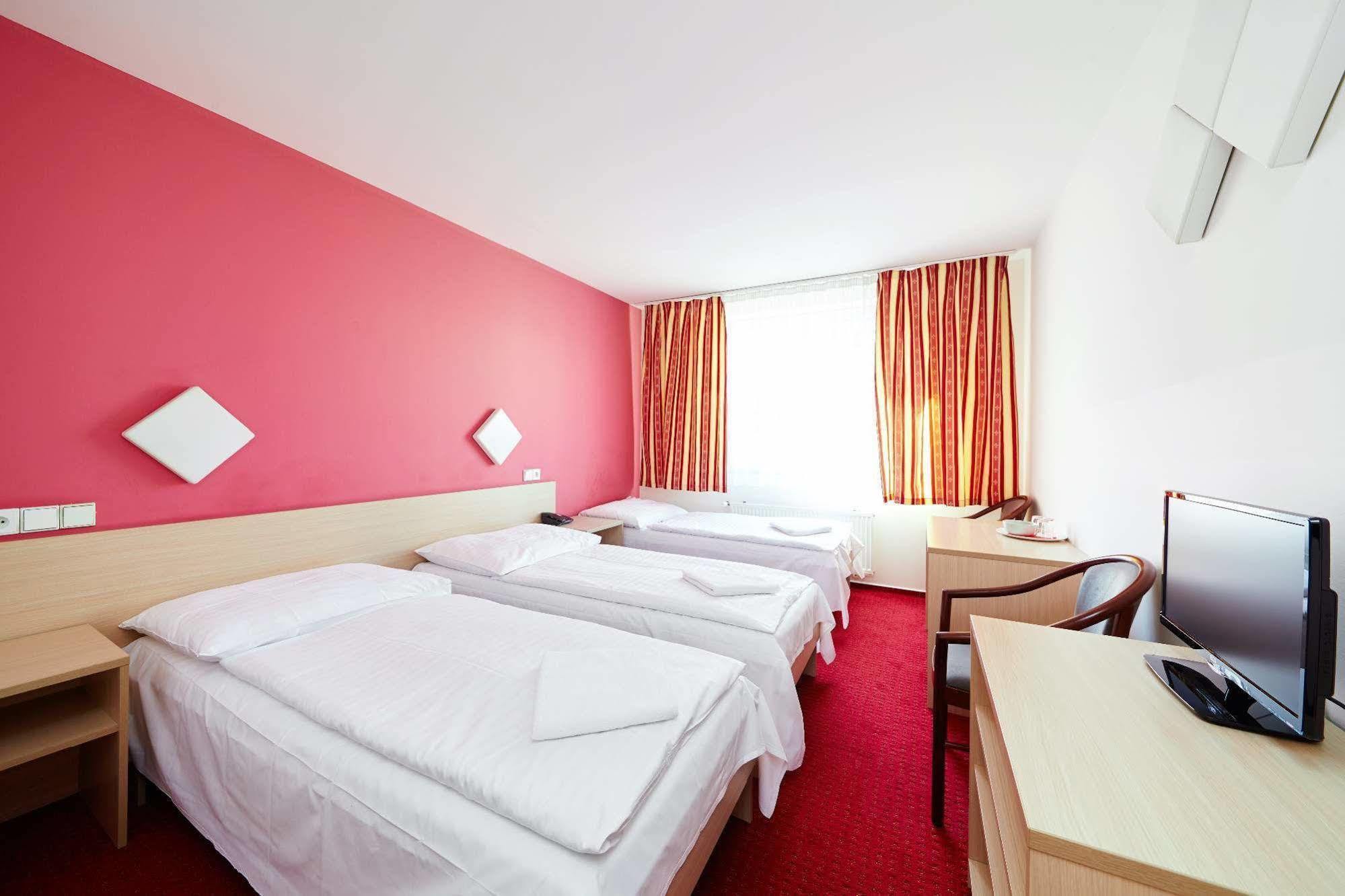 Hotel Mars Prága Kültér fotó